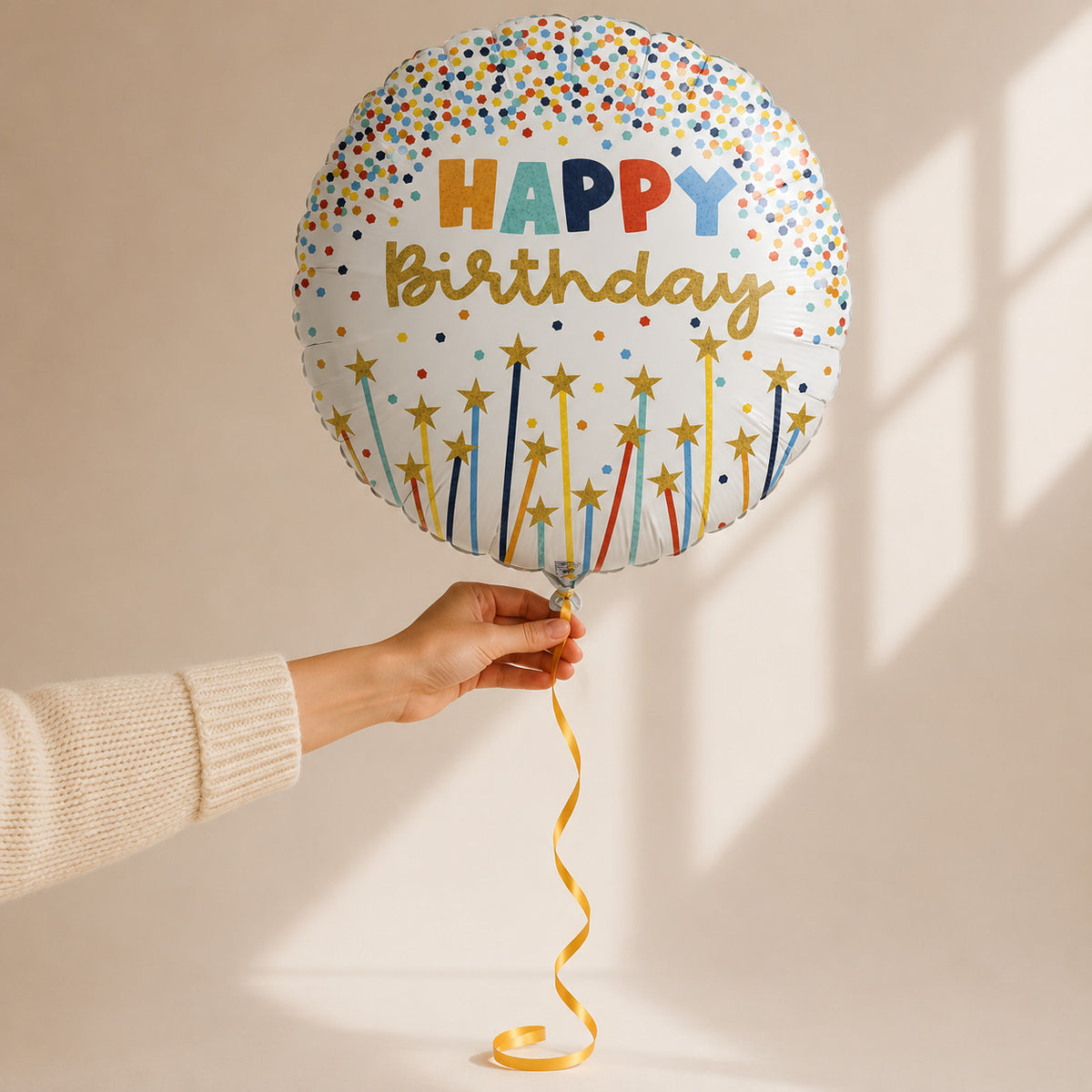 Ballon Happy Birthday La Boîte d'Amour - ballon rond confetti multicolore avec étoiles dorées, gonflé à l'hélium
