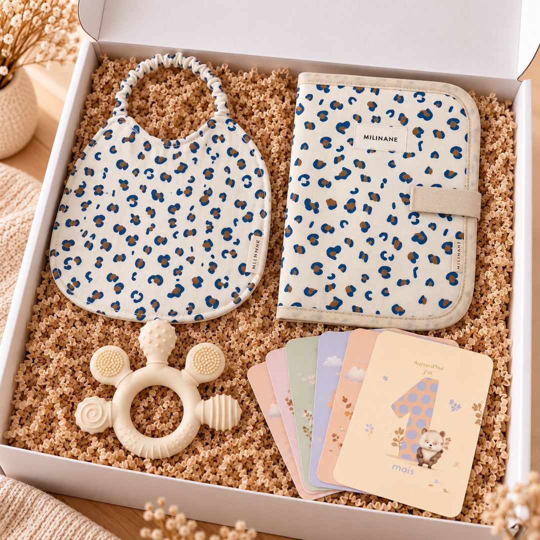 La boîte naissance bébé - Bavoir, protège carnet de santé