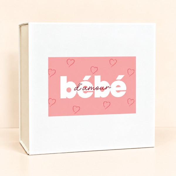 Boîte avec l'étiquette Bébé
