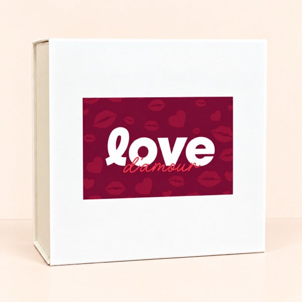 Boîte avec l'étiquette Love
