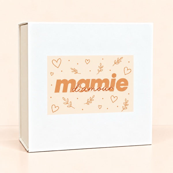 Boîte avec l'étiquette Mamie