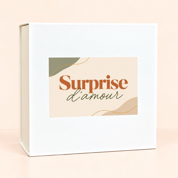 Boîte avec l'étiquette Surprise
